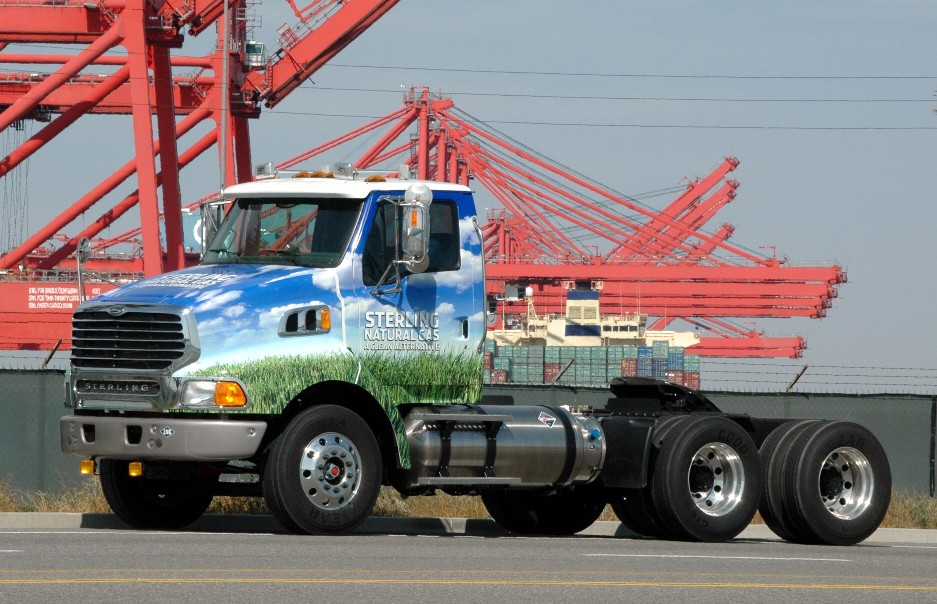 Daimler liefert in Amerika 232 Erdgas-Lkw aus