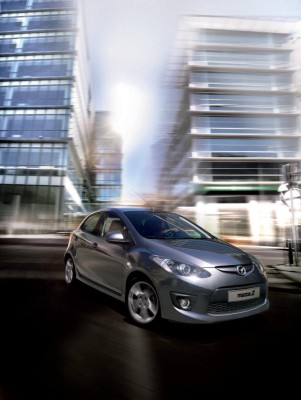 Mazda2 mit weniger Verbrauch 