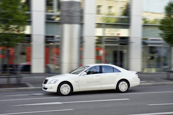 Mercedes plant großen Hybridanteil 
