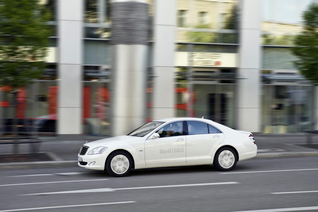 Mercedes plant großen Hybridanteil 