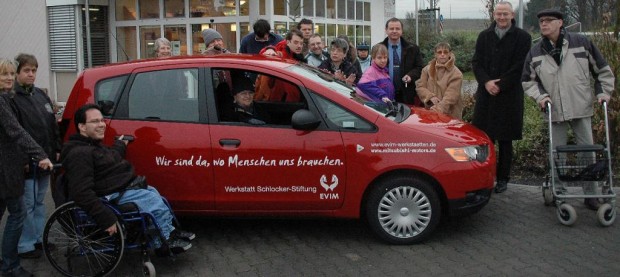 Mitsubishi überreicht Colt an Schlocker-Stiftung