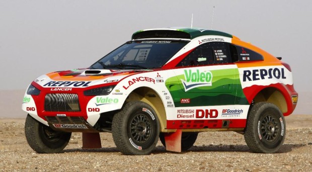 Mitsubishi fiebert dem Start der Rallye Dakar 2009 entgegen