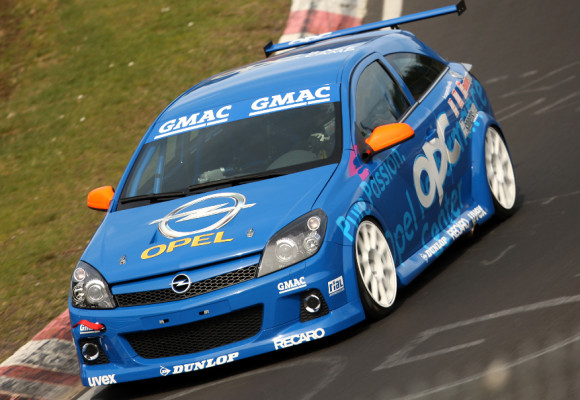 Opel startet neues „OPC Race Camp“