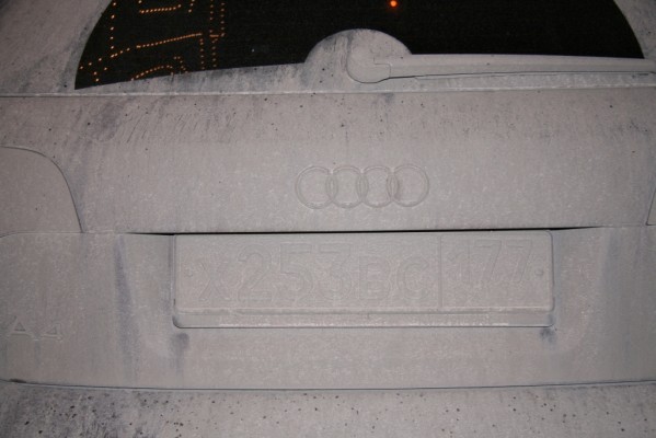 Ratgeber: Scheiben von Schnee und Eis befreien 