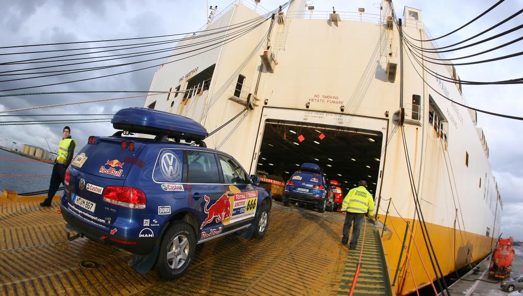 Volkswagen auf dem Seeweg nach Argentinien zur „Dakar“
