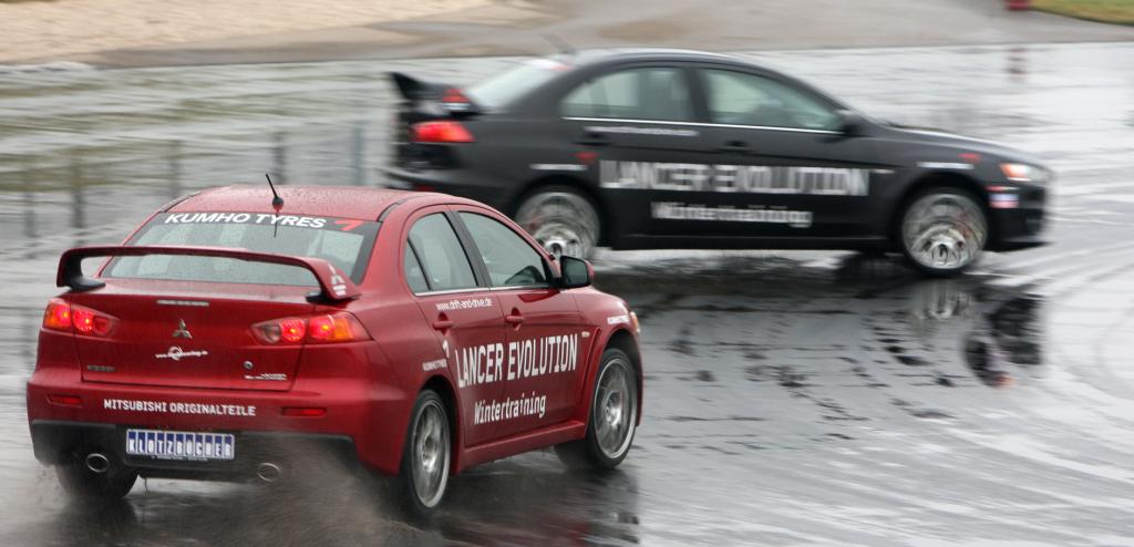 Zwei Weltrekorde im Mitsubishi Lancer Evolution