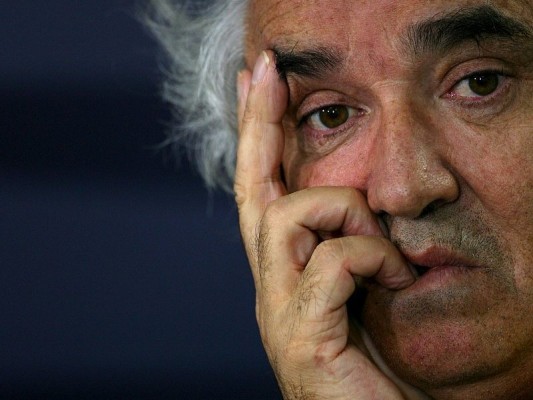 Briatore dementiert Ausstiegsgerüchte: Briatore will sicher gehen, dass die Formel 1 überlebt