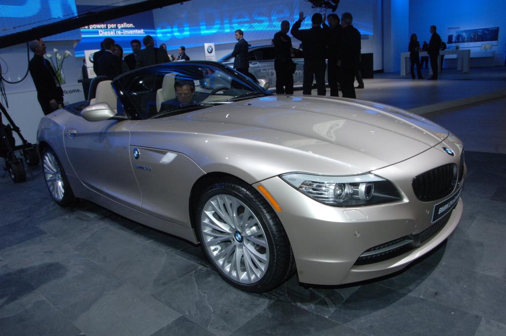Detroit 2009: Versenkbares Dach ersetzt beim BMW Z4 die Varianten Roadster und Coupé