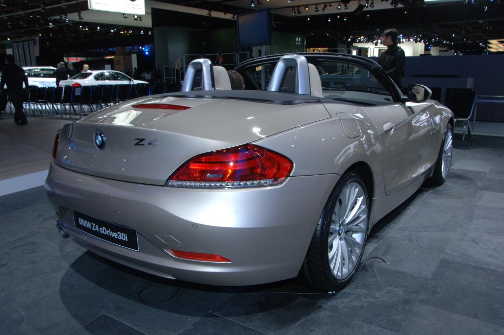 Detroit 2009: Versenkbares Dach ersetzt beim BMW Z4 die Varianten Roadster und Coupé