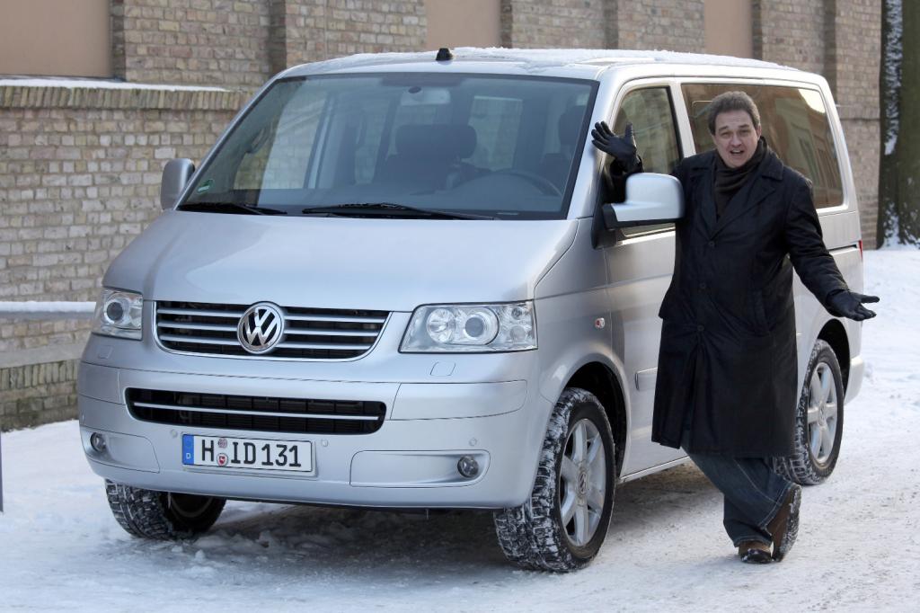Oliver Kalkofe im Volkswagen Multivan auf Tournee