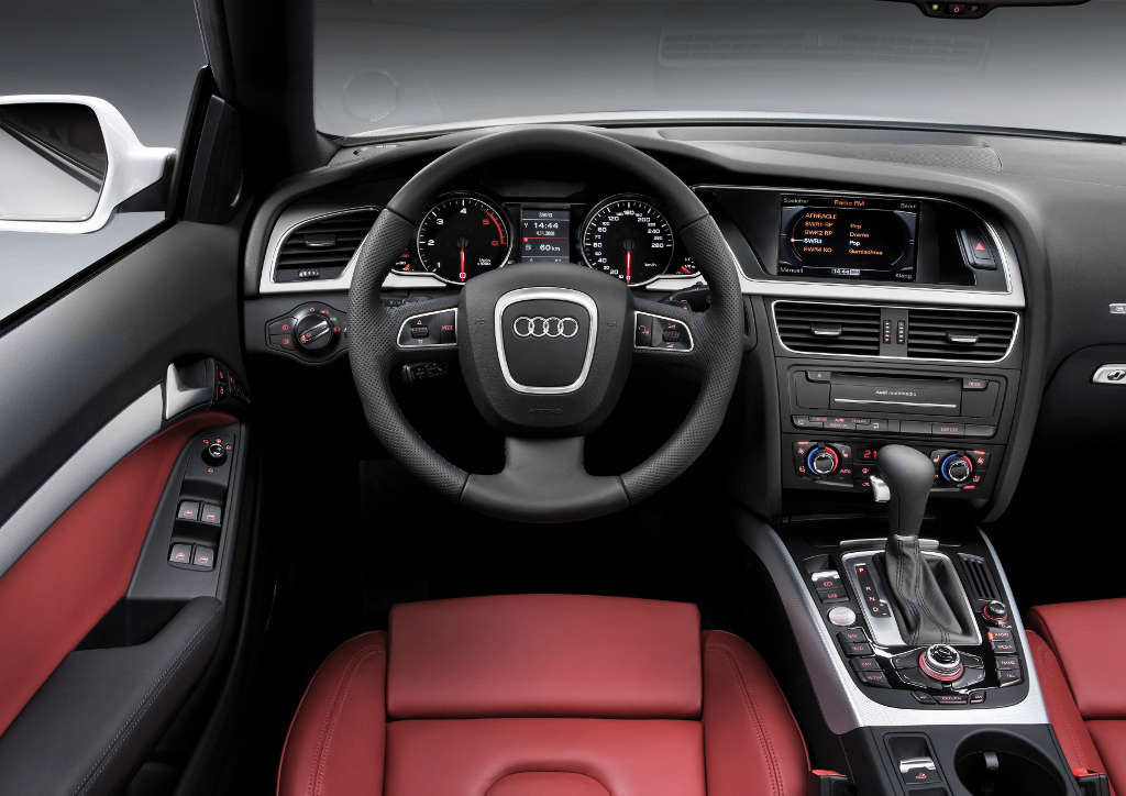 Auch das Audi A5 Cabrio kommt mit Stoffverdeck