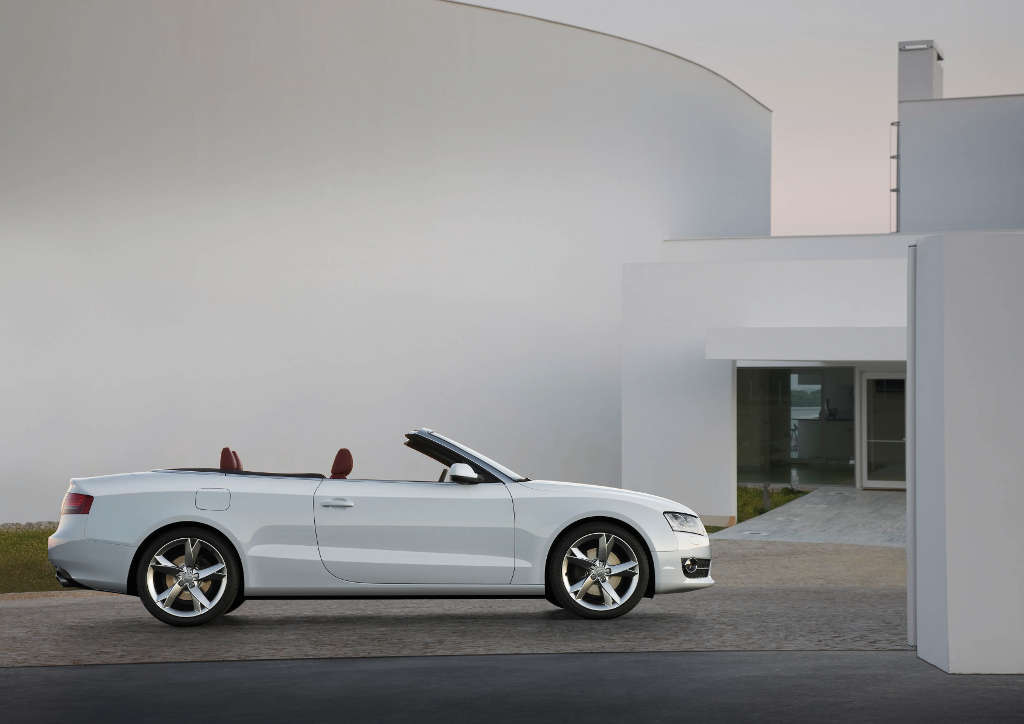 Auch das Audi A5 Cabrio kommt mit Stoffverdeck