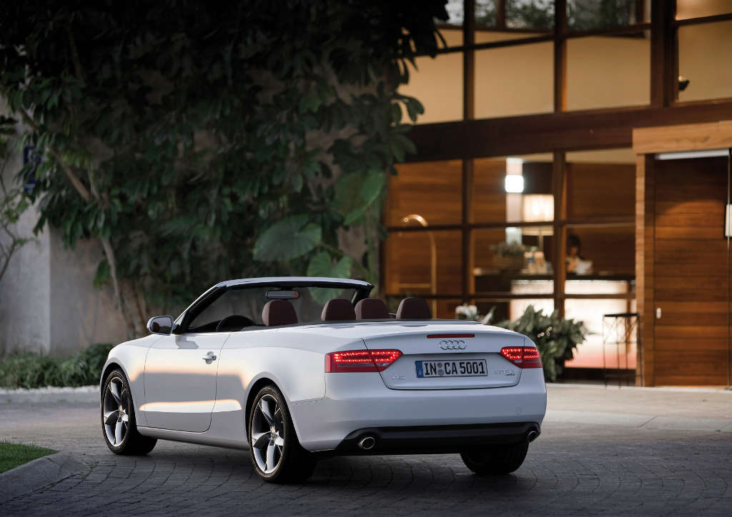 Auch das Audi A5 Cabrio kommt mit Stoffverdeck