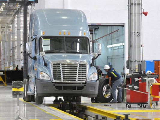Daimler eröffnet neues Lkw-Werk in Mexiko 