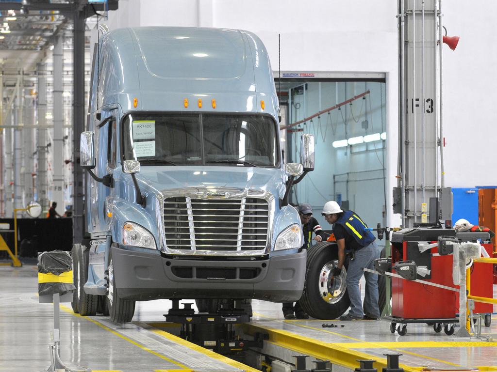 Daimler eröffnet neues Lkw-Werk in Mexiko 