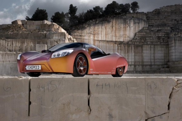 Elektroauto-Studie mit flexibler Karosserie  