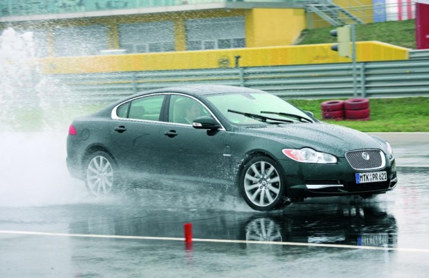 Fahrsicherheitstraining von Jaguar auch für Fahrer anderer Marken