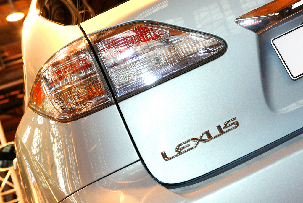 Genf 2009: Lexus präsentiert RX 450h