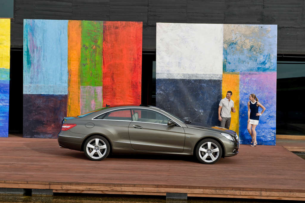 Genf 2009: Mercedes-Benz präsentiert E-Klasse Coupé