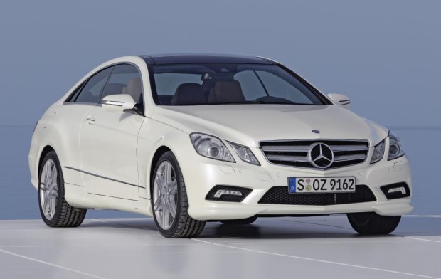 Genf 2009: Mercedes-Benz präsentiert E-Klasse Coupé