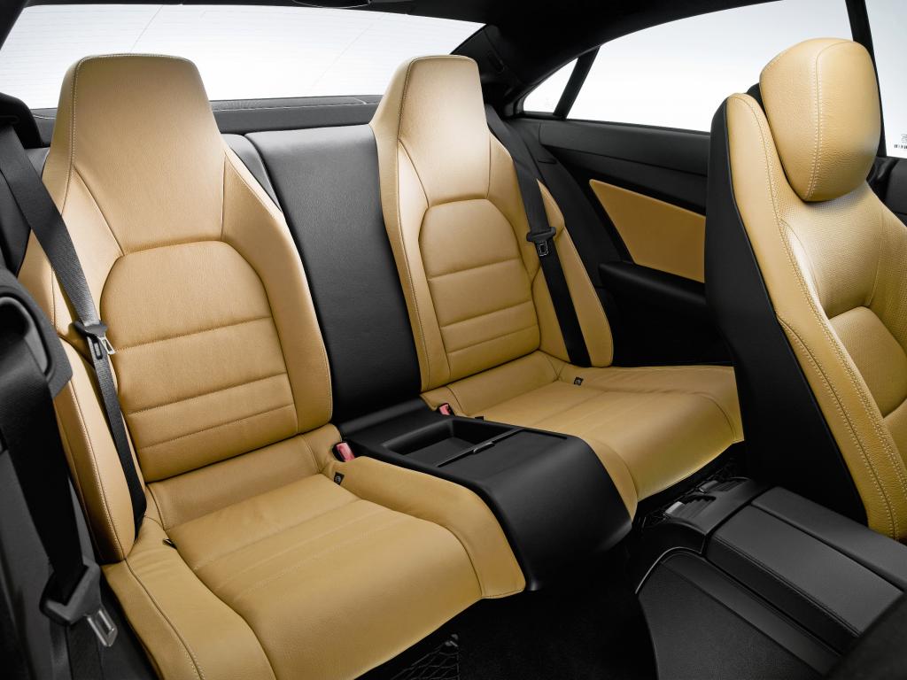 Genf 2009: Mercedes-Benz präsentiert E-Klasse Coupé