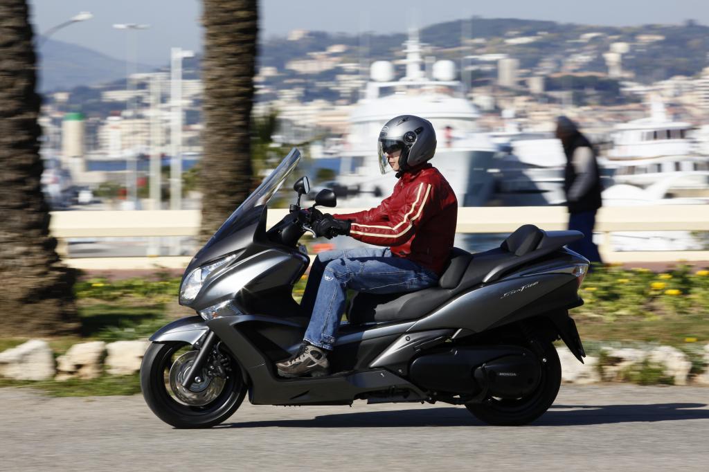 Honda SW-T 400: Neue Größe unter den Maxi-Rollern 
