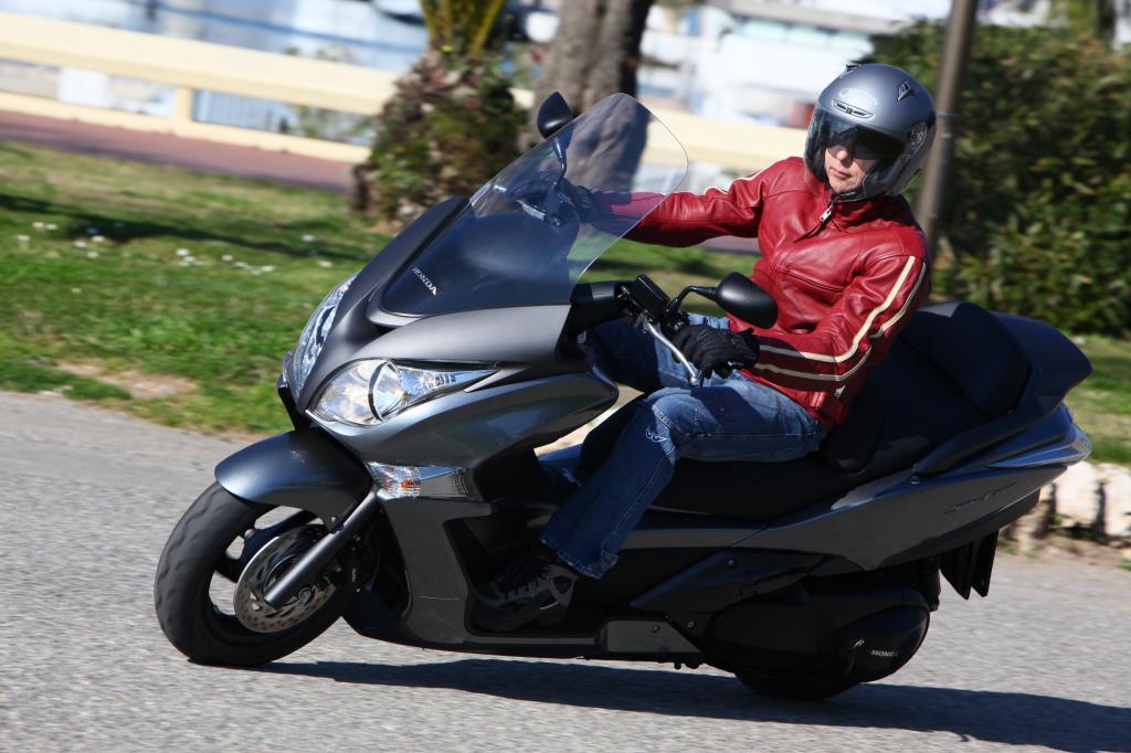 Honda SW-T 400: Neue Größe unter den Maxi-Rollern 