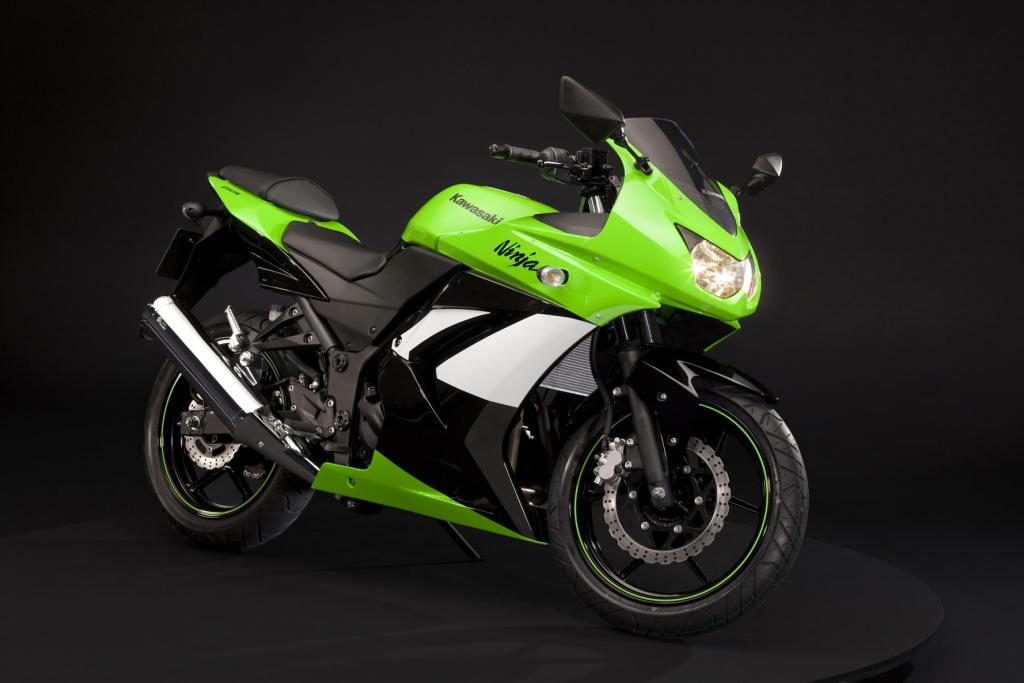 Neue Lackierung bei Kawasaki Ninja 250R und KLX250 