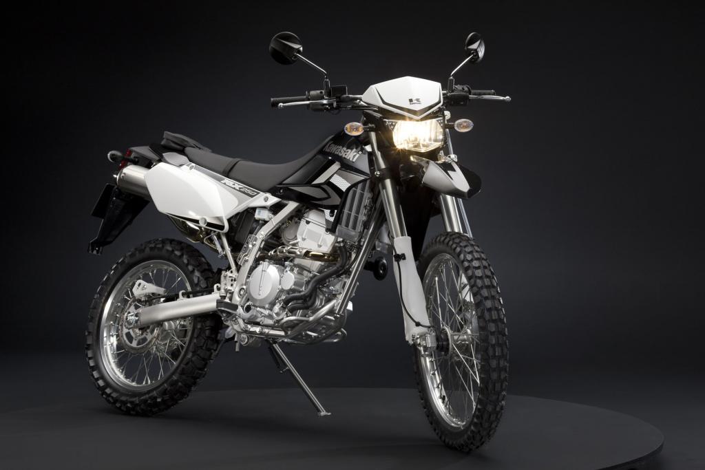 Neue Lackierung bei Kawasaki Ninja 250R und KLX250 