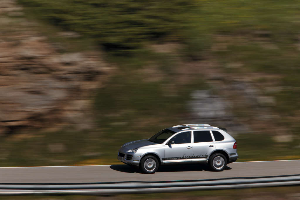 Porsche Cayenne S Hybrid: Mit Strom gegen den Durst 