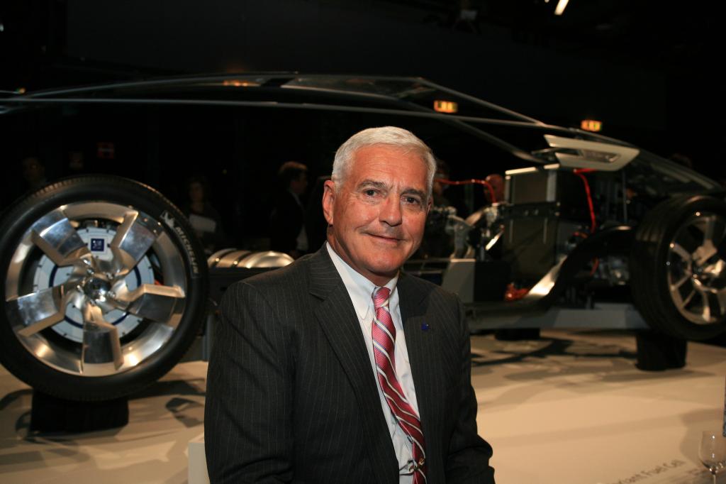 Robert (Bob) Lutz gibt Verantwortung ab