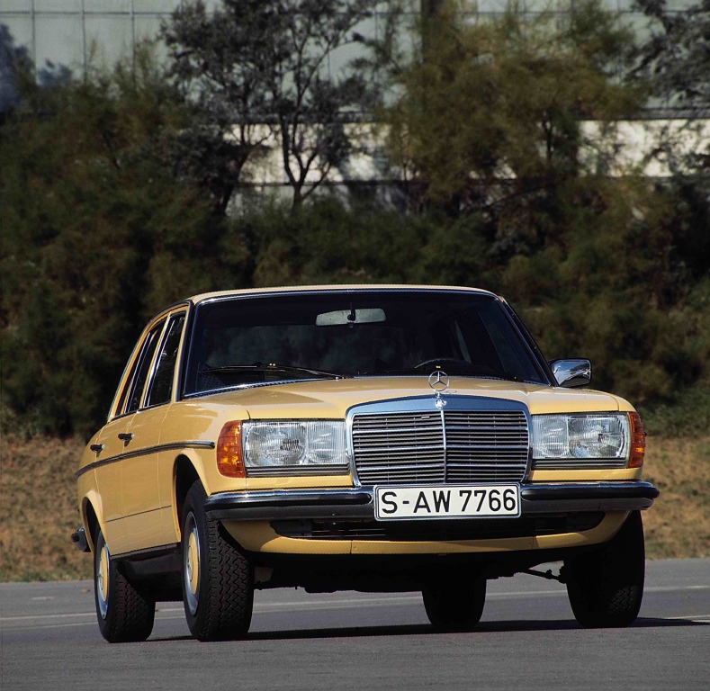  Mit „Mercedes-Benz Young Classics“ setzt die Daimler AG auf ein neues vielversprechendes Geschäftssegment. Hier auf dem Foto: Mercedes-Benz E-Klasse Limousine der Baureihe 123 aus den Jahren 1975 bis 1985.
