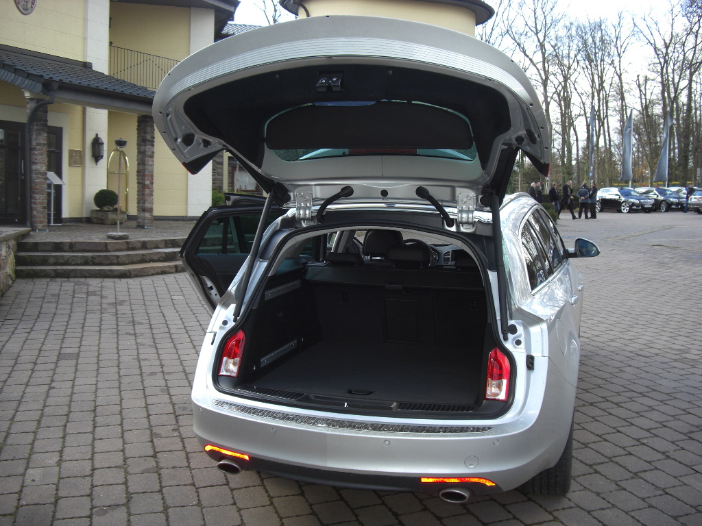 Erstkontakt Opel Insignia Sports Tourer: Lifestyle-Kombi mit Charakter
