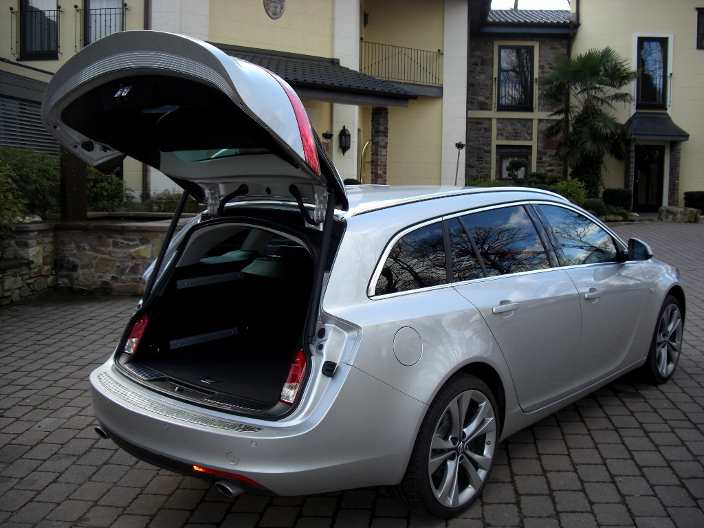 Erstkontakt Opel Insignia Sports Tourer: Lifestyle-Kombi mit Charakter