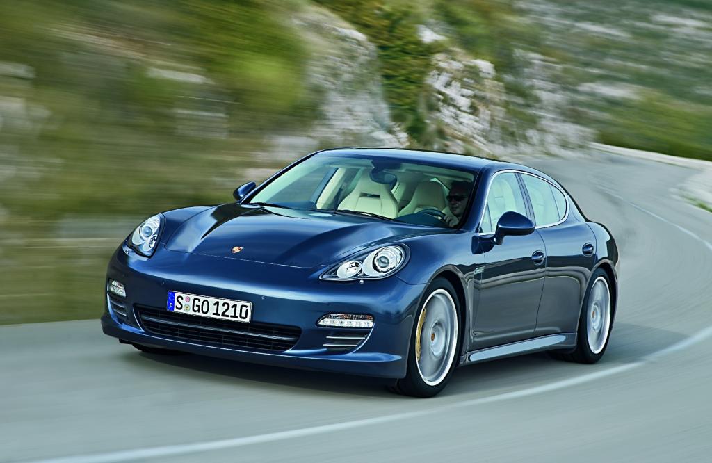 Fünf technische Neuerungen haben im Porsche Panamera Premiere