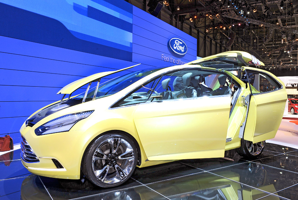 Ford zeigt Kompakt-Van-Studie und neue Sparmotoren 