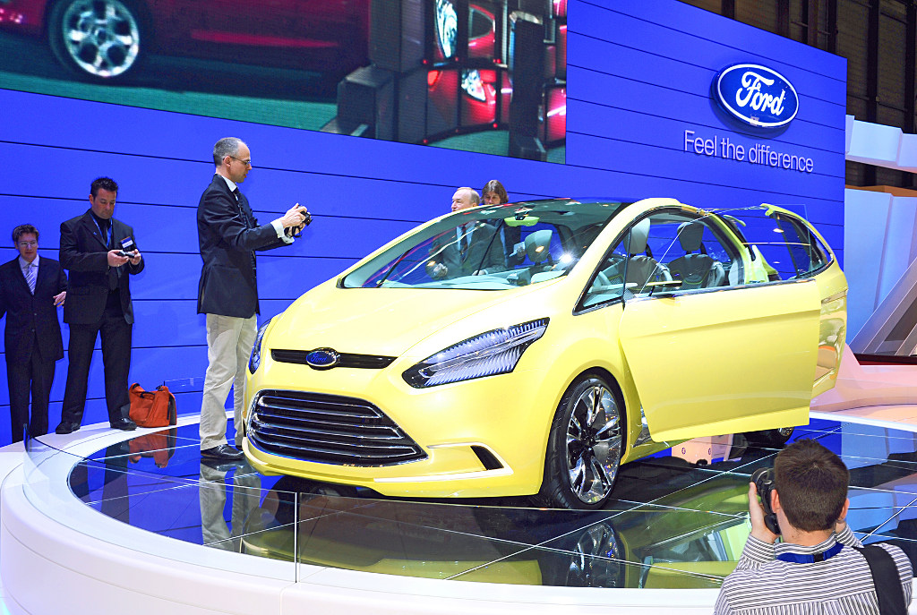 Ford zeigt Kompakt-Van-Studie und neue Sparmotoren 