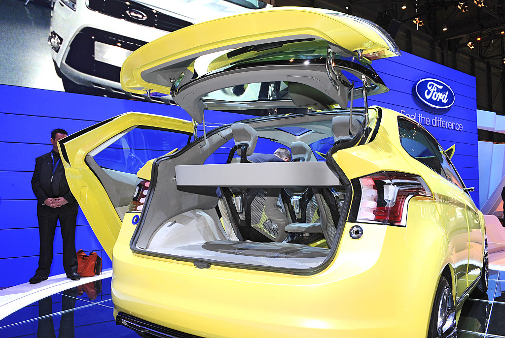 Ford zeigt Kompakt-Van-Studie und neue Sparmotoren 