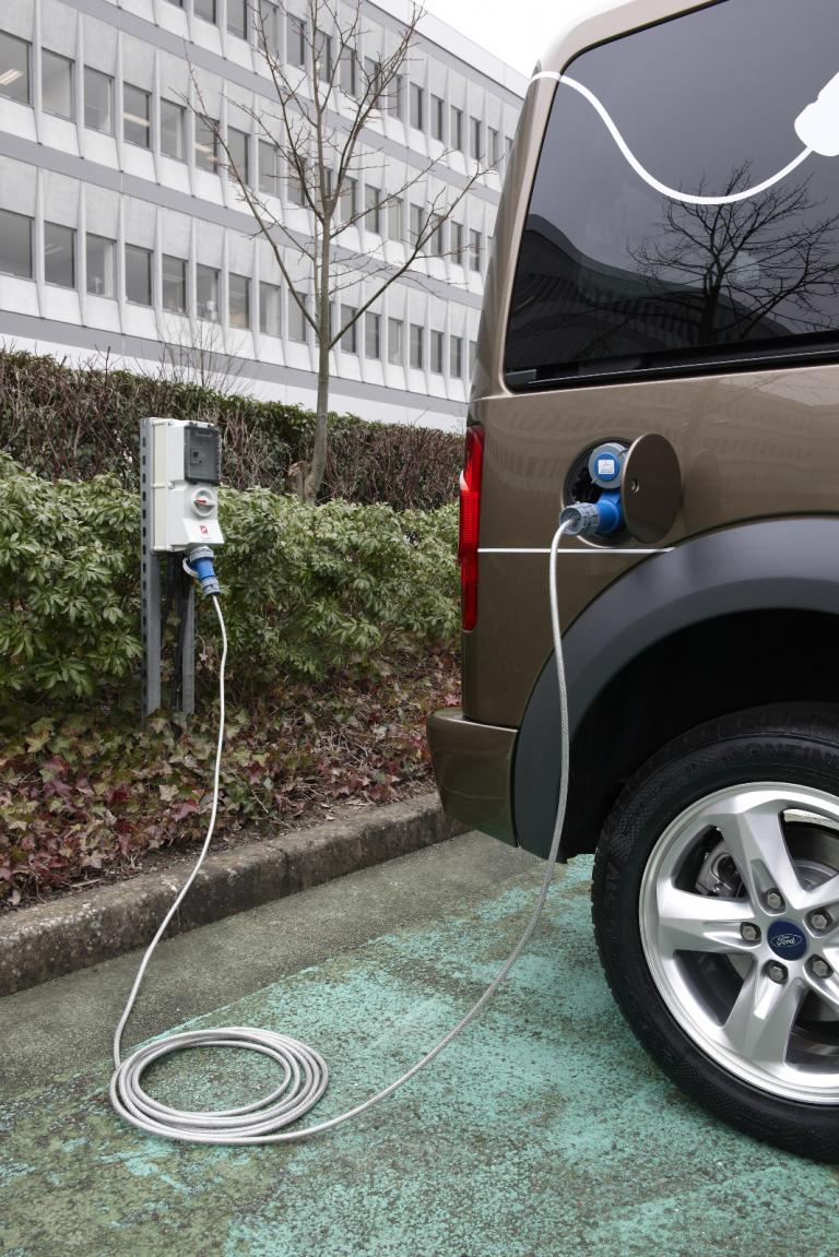 Genf 2009: Ford setzt den Tourneo Connect unter Strom