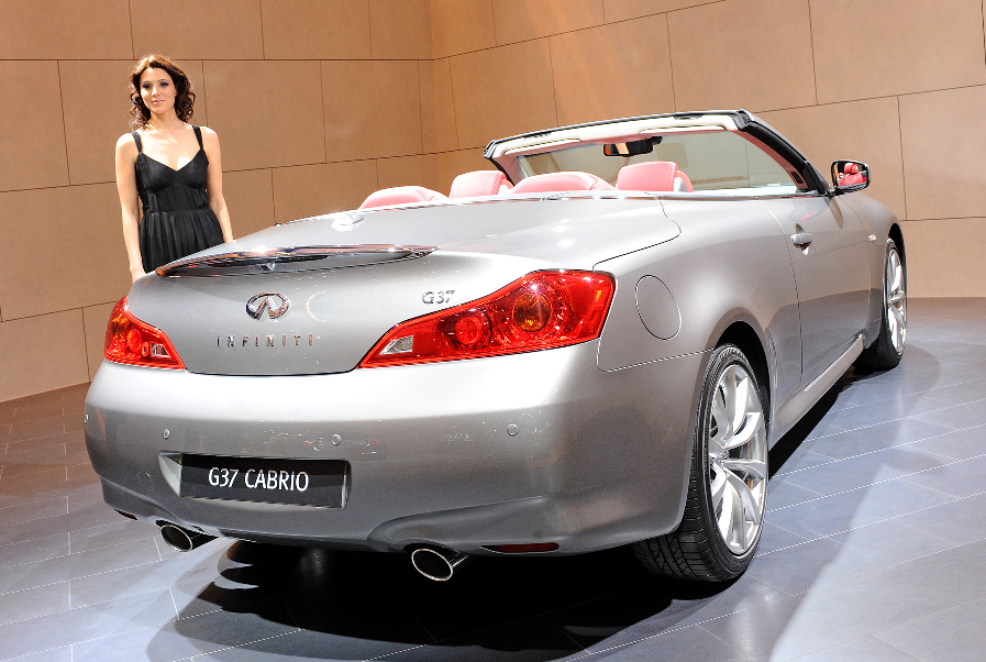 Genf 2009: Infiniti präsentiert G 37 Cabrio und Hybrid-Studie