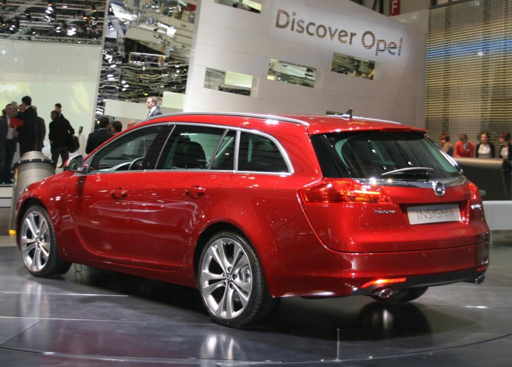 Genf 2009: Opel Insignia erhält mit dem Sports Tourer zwei neue Motoren