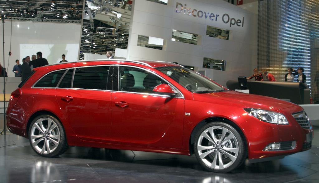 Genf 2009: Opel Insignia erhält mit dem Sports Tourer zwei neue Motoren