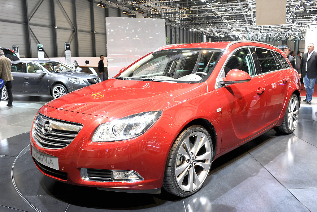 Genf 2009: Opel Insignia erhält mit dem Sports Tourer zwei neue Motoren