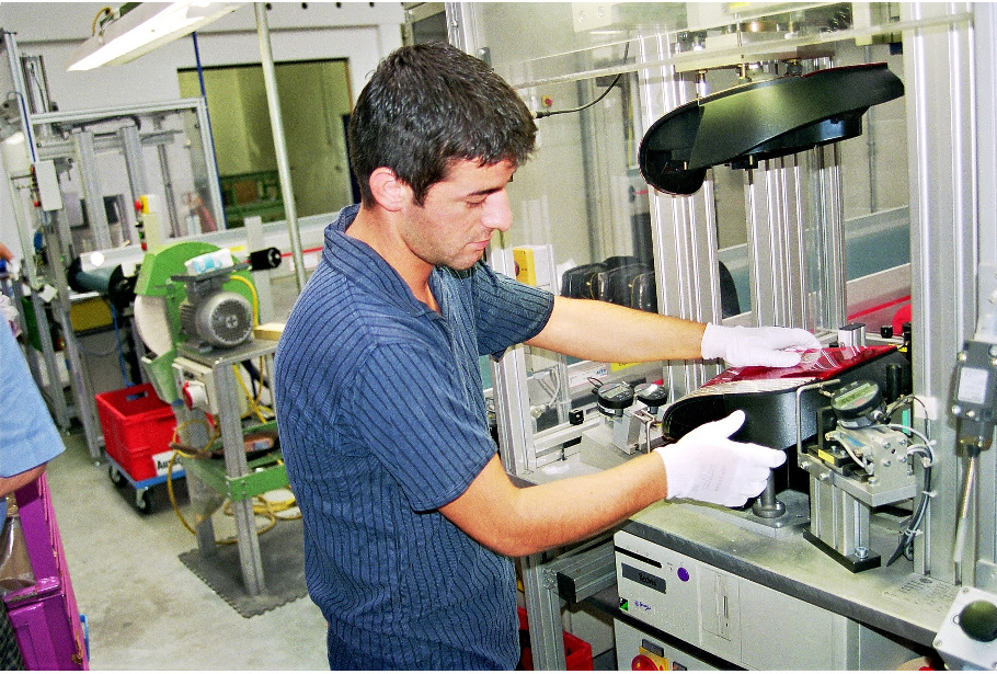 Hella plant Einsparung von 450 Arbeitsplätzen 