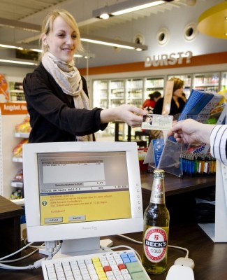 Jugendschutz an Tankstellen: Alkoholverkauf nur an Erwachsene 