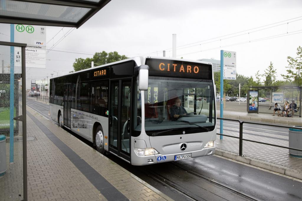 Mercedes liefert 260 Busse nach Dubai 
