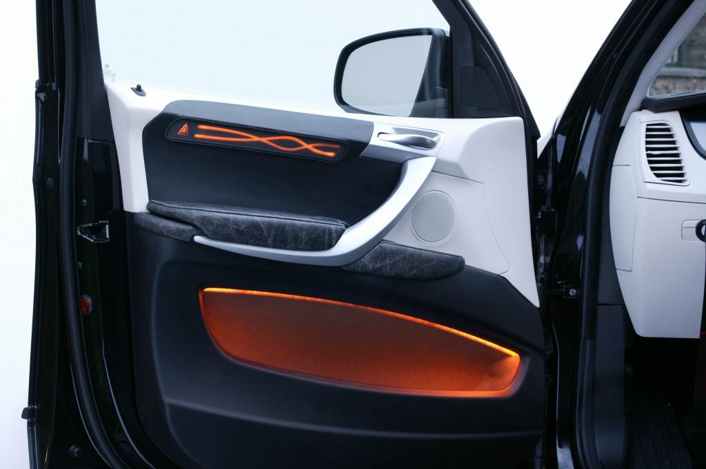Neue Displays und Folien revolutionieren Cockpit-Design  
