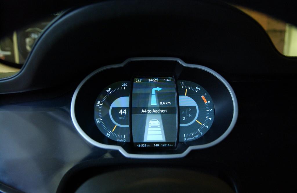 Neue Displays und Folien revolutionieren Cockpit-Design  