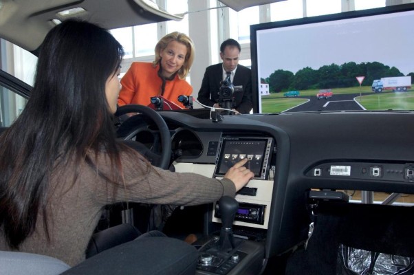 Neuer Fahrsimulator soll Bedienerfreundlichkeit von Autos erhöhen 