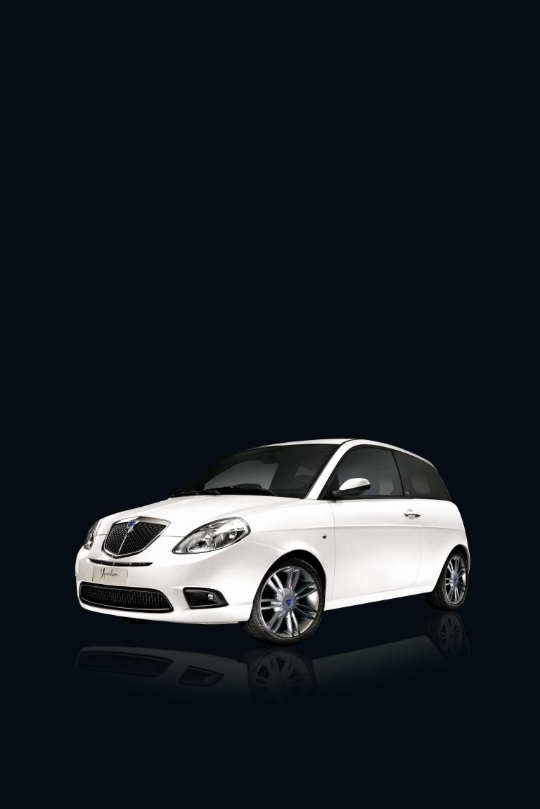 Zwei Sondermodelle des Lancia Ypsilon 
